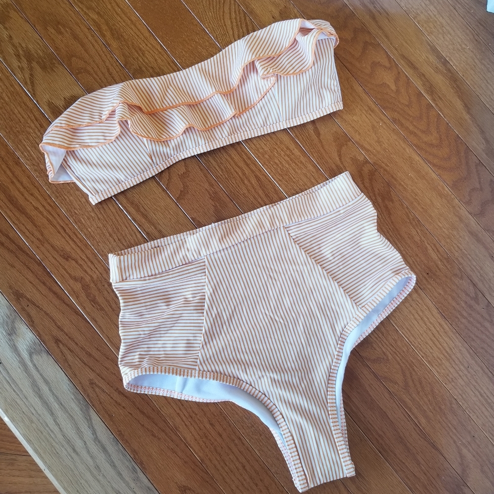 Strapless bathing suit